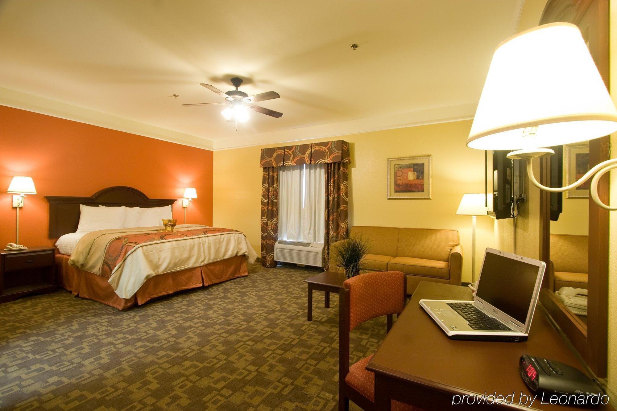 Quality Inn & Suites At The Outlets Mercedes-Weslaco Quarto foto